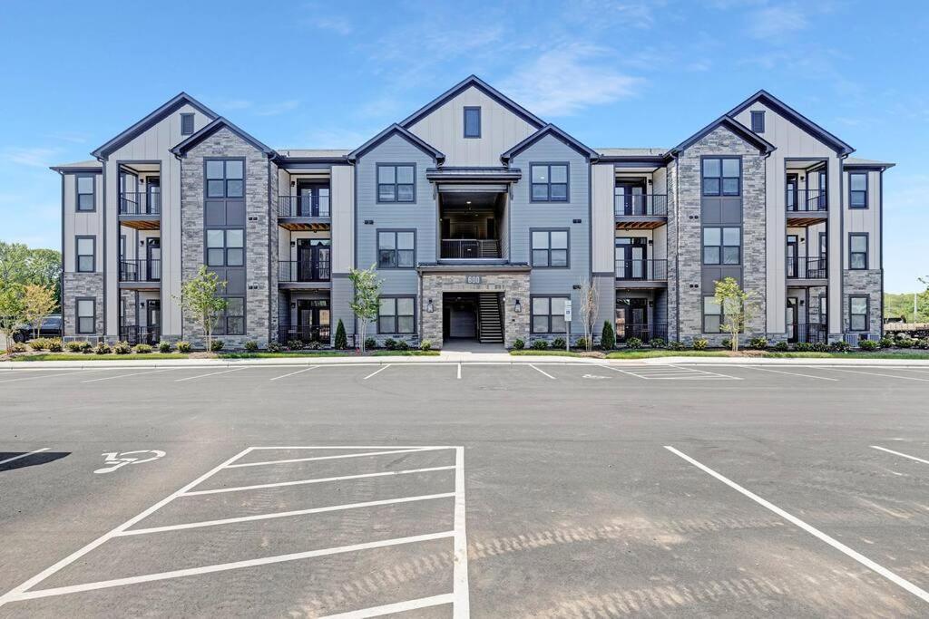 Stylish New Condo In Concord Exterior foto