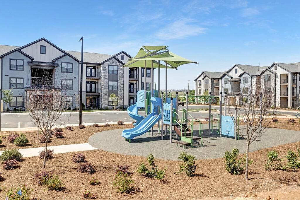 Stylish New Condo In Concord Exterior foto