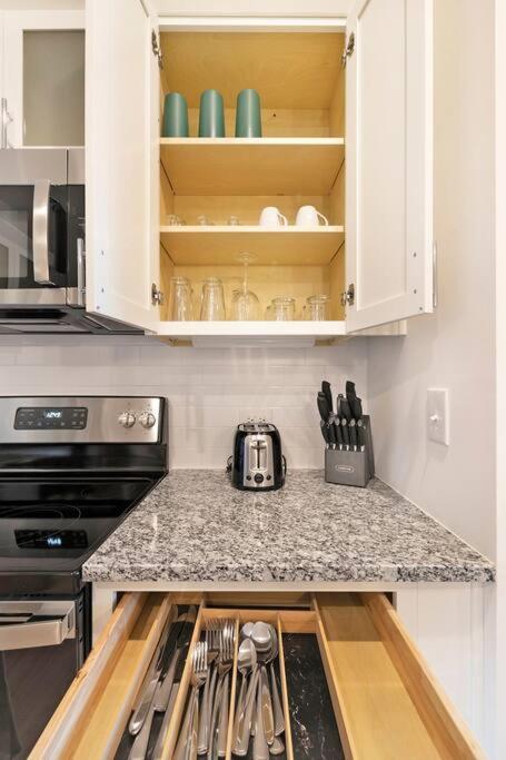 Stylish New Condo In Concord Exterior foto