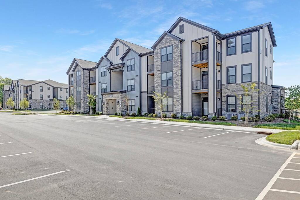 Stylish New Condo In Concord Exterior foto